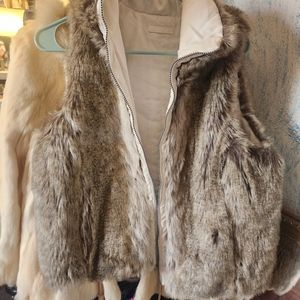 believe rabbit might be fox vest no rips in good condition